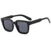 Lunettes de soleil Fashion classique carré féminine Shades UV400 Vintage Punk Eyeglass Men Simple Design Design Sun Glasses Femme