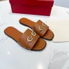 Gancini designer sandaler tofflor för kvinnor platt klackar sandal läder metalliska lyxiga skjutreglage kvinnor mode glider röd brun svart vit sommarrum casual skor