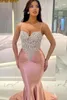 Sexy arabisch blau rosa spaghetti gurte mermaid abendkleider perlenkristalle top ruflen satin long party kleider kleider