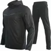 Herrspårar 2024 Män 2 -stycken Set Black Sports Site Jogging Brand Designer Style Tech Sweatpants Techwear Polyester