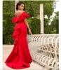 Superbes robes de demoiselles d'honneur de sirène rouge sur l'épaule Backless Honor d'honneur Longueur du sol en satin Robe de fête de mariage plus taille bon marché