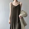 الفساتين غير الرسمية للسيدات الحريرية للتنورة الربيع الصيفية فستان ساتان طويل فيديدو دي موجر فيم رداء