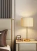 Lampes de table modernes minimalistes tissu lampe de chambre à coucher lit de chevet de lit de lit de luxe haut de gamme à la mode américaine décorative