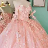 Pink Shiny Off the Shoulder Quinceanera Dress Ball Gown Lace Applique Pärlagad med Cape Corset Sweet 16 Vestido de 15 Anos