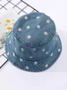 Little Daisy Broidered Fisherman Hat pour femmes à la mode printemps et en été polyvalente Sunshade et Sun Screw Show Small Face 240416