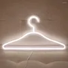 Wieszaki LED Light Ubrania stojak na nocne lampę wieszaka USB do sypialni domowe odzież ślubna dekoracje ścienne