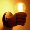 Lampa ścienna 2pcs Retro Prawa ręka żywica pięści z czarnym loftowym zabytkowym żelazem proste poroża