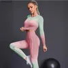 Les survêtements féminins de yoga sans couture sets sports fitnes high taille hanche relevé pantalon à manches longues