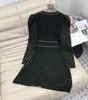 Casual Dresses 2024 Autumn/Winter Black V-ringen rutiga bubbla ärmar Snöflinga klistermärke Diamond Button Wool Sticked A-Line Woman Dress