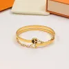 Classic Letter Clover Chain Charm Bracelets Bangle Luxury Designer Bracelets Women Elegant Wristband Cuff Gold Silver Plated Stainless Steel Fashion Jewelry