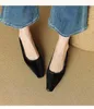 Lässige Schuhe 2024 Einfacher grobe Fersen -Frauen -Single Schuh flach geschnittene farbige quadratische Kopf Echtes Leder flacher Sohle Top Top