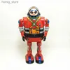 Klassisk serie Retro Clockwork Wind Up Metal Walking Tin Spaceman Astronaut Robot Recall Mechanical Toys Childrens Toys Y240416