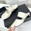 Slippers 2024 EST Summer Summer Sandals أصلية نساء جلدي أحذية صلبة ألوان مستديرة خارج أخمص القدمين خارج Zapatos Para Mujeres