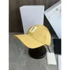 Brev broderi Baseball Fashion Men's and Women's Travel Curved Brim Duck Tongue Cap Outdoor Leisure Sunshade Hat Ball Caps Yellow Hat 726