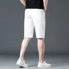 Summer męskie Slim Fit White Black Denim Shorts Lyocell Comfort Fabric cienki rozciąganie krótkie dżinsy Mężczyzna 240416