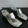 Klänningskor silver ett ord bälte kilar romerska thong sandaler 2024 y2k stil all-match pumpar öppen tå chunky häl sexig kvinnor