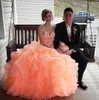 2016 Coral Coral Quinceanera Robes Ball Robes avec Crystal Sweetheart Dish Illusion Back avec des perles Ruffles Organza 16 Prom Gow5768079