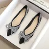 Casual Shoes 2024 balettlägenheter för kvinnor mode strass bow platt fotvaror kvinnlig plus storlek mockasin båt chaussure femme