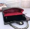 2023 Damestas Echt lederen schoudertas merk postman retro lijn hart dames tas ketting ketting square tas dames verf lederen tas high-end tas multi-colour