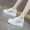 Casual schoenen 2024 Ademende mesh sneakers voor vrouwen zomerplatform dikke witte schoenmaat 33