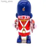 Classic Series Retro Clockwork Wind Up Metal Walking Tin Copper Strip Military Robot Toys Mechanical Toys Childrens Gifts Y240416WN6B