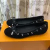 Tasarımcı Elbise Ayakkabı Kadın Ayakkabıları Loafers Louoiss VVIUITTONS Klasik İşlemeli Baskılı Bale Ayakkabıları Retro Metal Düğmeleri Deri Marka Oxford Rahat Ayakkabı.