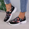 Casual skor stickade julsneakers för kvinnor 2024 Autumn Breattable Tjock Bottom Sportshoes Woman Platform Slip On Walking