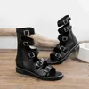 Sandalen 2024 Post Zipper Sandalen Flat Open Beach Casual Hollow Sandals Roman Leg Buckle Fashion Gladiator Lederen schoenen zomer J240416