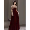 Vestido de noiva de roupas étnicas Sexy Off Slash pescoço Maxi outono Velivo de inverno Borgonha Qipao A-line lantejoulas Mulheres vestidos de festa