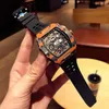 Montre-bracelettes Luxury Men de luxe Automatique mécanique Watch Carbon Fibre Red Black Rubber Sport Watches