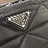 레저 예술적 버킷 IN 미니멀하고 세련된 다이아몬드 그리드 핸드백, 인기있는 자수 스레드 나일론 싱글 어깨 여성 가방 75% 공장 도매