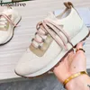 Scarpe casual primaverili famosi sneaker piatti da donna in pizzo traspirante con il comfort a maglia Mujer