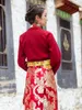 Abbigliamento etnico camicia da donna tibetana rossa fodera del fondo e autunno