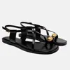 Sandals traf 2024 Zomer plat dames sexy met clip teenschoenen voor vrouwen casual outparden strandmode