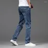 Мужские джинсы 2024 Летняя тонкая упругая талия свободные прямые удобные брюки брюки брюки для джинсовых штанов плюс размер 40 42