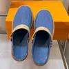 플랫폼 클로그 신발 여성 Boken Baotou Half Slippers Blue Denim 슬라이드 뮬 여성 캐주얼 신발 Y2K 스타일 브록 룸 신발 클래식 레터 인쇄 최고 품질 더 큰 35-41