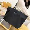 Grote capaciteit verdwaalde zakken grote werktas nylon luxe ontwerper dames herenhoens tote oint naam laptop handtop handtas mini handvat portemonnee SH2365222