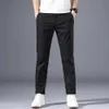 Modemän smala fit byxor solid färg stretch chino byxor avslappnad platt front flex klassiska full män kläder 240408