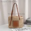 Totes Luojias New Womens Woven Bag är trendig modern enkel och stor kapacitet. One Shoulder Bag Seaside Semesterväska Kontraster Färgpendling Bag T240416