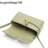 Bottegvenetas Andiamo Clutch Bag 2024 Temperament Niche Woven Cowhide Gold Buckle Highend Liten Square doft Wind Diamond Grid Single Shoulder Crossbody