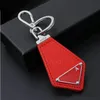 Kedchains de créateurs Triangle de luxe Signature en cuir en cuir Prad Keychain Car Keyring For Charm Men Femmes Brand Keychain Fashion Buggage Accessoires