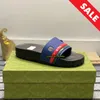 Mentières à hommes Slippers Fashion 2024 TAUX CUIR DE RÉSABLE TAUX PLAQUES SALLES SALLES SHORTS FLORA PLAQUES Sandale Taille 38-45 Homme Slides Sliders Mules