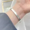 Braccialetti in acciaio inossidabile all'ingrosso di bracciale all'ingrosso di lusso di alta qualità Coppia Accessori per braccialetti in titanio Produttore de coppia