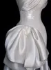 Stylowe sukienki ślubne Bling Seksowne 2024 Size cekinowe suknie ślubne w dużych rozmiarach Niestandardowe wykonanie linii satynowe pojemnik na pojemnik luksusowe krótkie suknie ślubne ogrodowe vestido de noiva