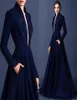 Mörkblå blygsamma aftonklänningar 2015 broderi långärmad ruched satin ellie saab klänning kväll slitage full längd applikationer form7275824