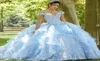 2022 Robe de balle bleu light lindea robes quinceanera robes en dentelle à paillettes sur les robes de bal épaule
