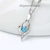 Nuova collana di lusso leggera Ciondolo da regalo per le donne con una catena di colletti unica singolare.