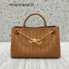 Bolso de diseño de la axila de la axila Bags Veneeta 2024 Fashion de cuero de cuero East/Oeste Simple Andiamo Single Strique Str Teles Bottes 3F9Z