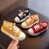 2024 Canvas Baby Kids Shoes Running Black Red Infant Boys Girls Toddler Sneakers Barn Skor Fotskydd Vattentäta Casual Shoes