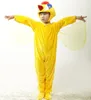 Drama dei bambini simpatici animali piccoli uccelli gialli mostrano costumi